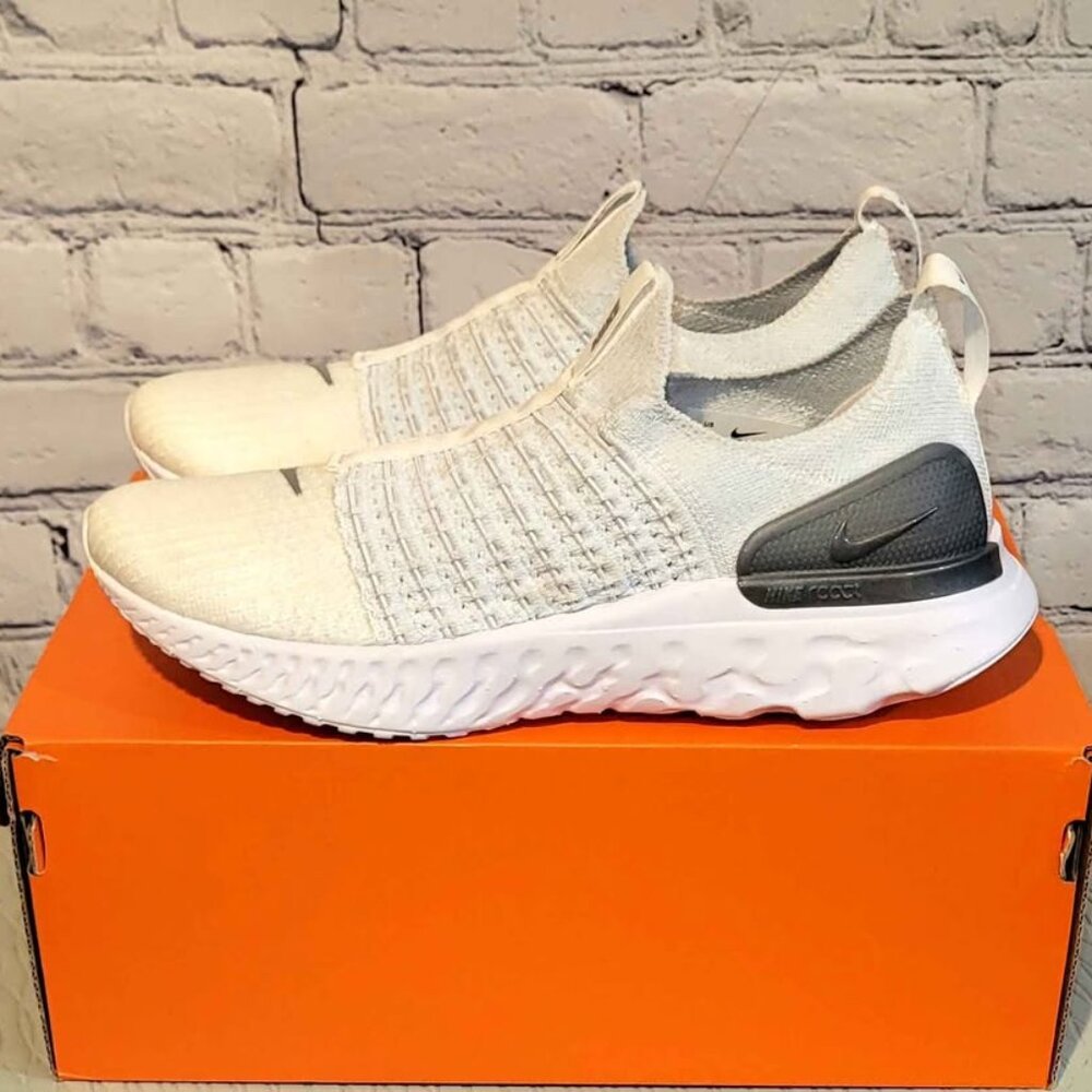 Brand New Women's Nike Phantom Run 2